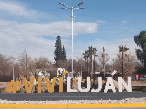 Sr Turista lo Invitamos a Vivir Luján Aproveche Casa Económica de Alquiler Temporario una Habitacion, Cocina Comedor con TV, Estacionamiento compartido House in Luján de Cuyo