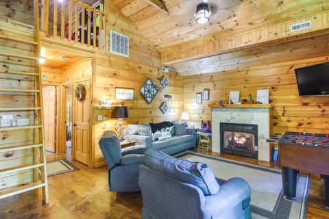Sevierville Cabin with Hot Tub and Outdoor Amenities! House in Sevierville