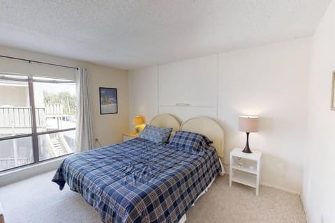 E63 - 2Bd/2B - Directly on Siesta Key Intracoastal Apartment in Siesta Beach