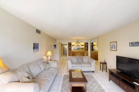 E63 - 2Bd/2B - Directly on Siesta Key Intracoastal Apartment in Siesta Beach