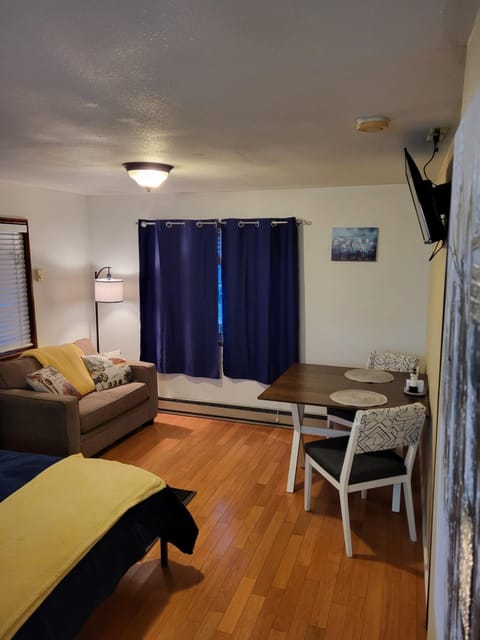 Comfortable Studio Across The Street From The Beach Apartment in Birch Bay