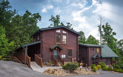 Queens Log Cabin Villa in Gatlinburg