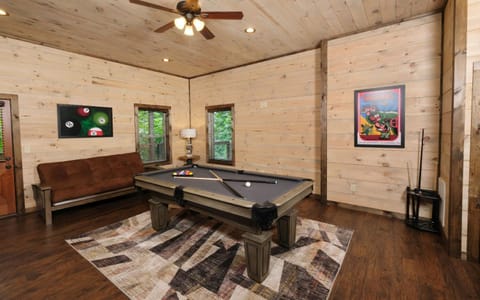 Chestnut Bearadise Villa in Gatlinburg