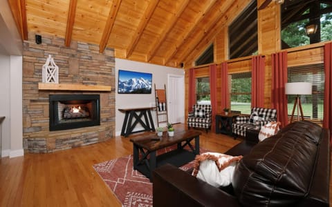Timberwolf Retreat Chalet in Pigeon Forge