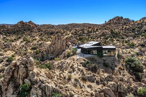 Black Desert House ft in Architectural Digest House in Yucca Valley