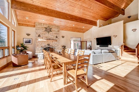 Loreleis Black Diamond Lodge House Casa in Taos Ski Valley