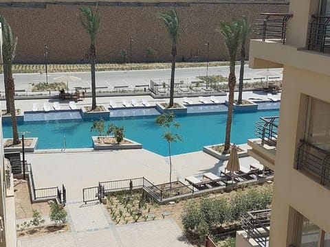 Alumia Marigold Suite 3BR Apt Pool Access Condominio in Cairo