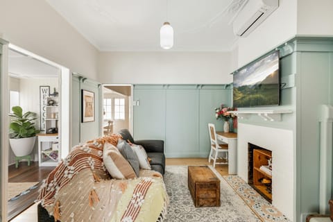 Cherry Tree Cottage! CBD Magic! House in Toowoomba City