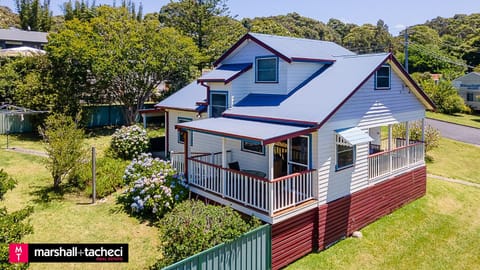 Moorhead beach cottage Bermagui - 60 Wallaga Lake Road Haus in Bermagui