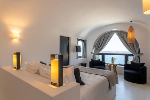 Charisma Suites Chalet in Oia