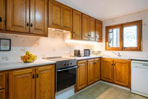 Coffee/tea facilities, Kitchen or kitchenette, dishwasher, oven, pet friendly, stove, toaster