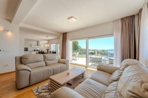 View (from property/room), Balcony/Terrace, Living room, Seating area, Sea view