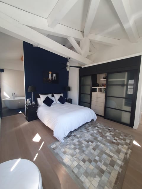 Lou Pantai, Bed and Breakfast, Delux Bedroom Bed and Breakfast in Aix-en-Provence