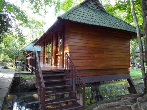 Property building, Photo of the whole room, Lake view