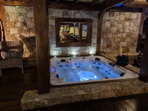 Hot Tub, Swimming pool