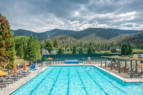 Modern Pine Mountain Club Cabin with Community Pool! Haus in Pine Mountain Club