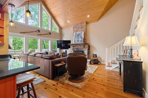 Cabin Fever by VCI Real Estate Services Casa in Beech Mountain