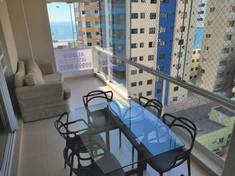 3 suítes grandes, 4 garagens, Vista mar, ótima localização a 2 minutos do mar em Meia Praia - Itapema Apartment in Porto Belo