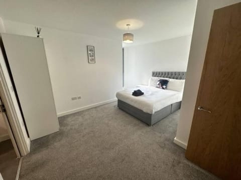 XL 2 Bed Central MCR Apt Sleeps 7 Apartment in Salford