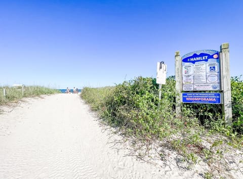 Cozy Beach Condo Sleeps 6 POOL Eigentumswohnung in Carolina Beach