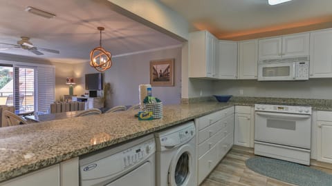 Aegean 210 - Updated 2 Bedroom 2 Bath at the Aegean House in Destin