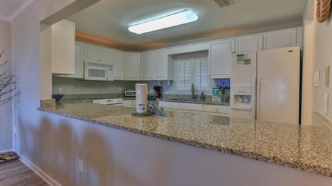 Aegean 210 - Updated 2 Bedroom 2 Bath at the Aegean House in Destin