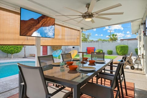 Old Town - Sleeps 10 - Pool, Putting Green, Fire Pit, & More Villa in Scottsdale
