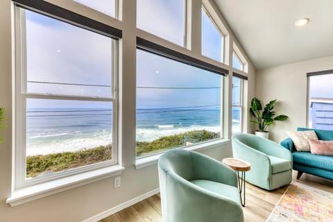 Oceanfront Retreat House in Lincoln City