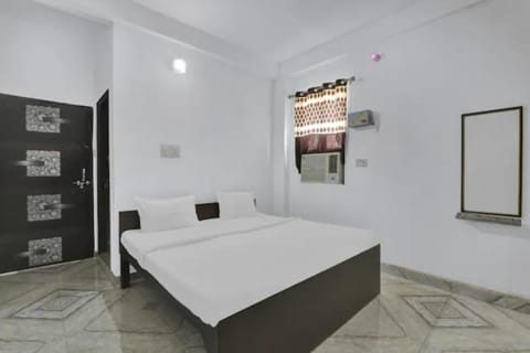 Goroomgo Shiv Ganga Guest House varanasi Hotel in Varanasi