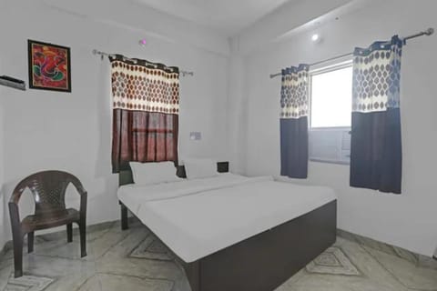 Goroomgo Shiv Ganga Guest House varanasi Hotel in Varanasi