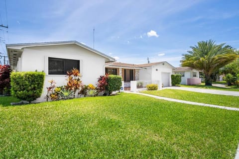Centrally Located 4BDR Pool Home in Miami House in Miami Gardens