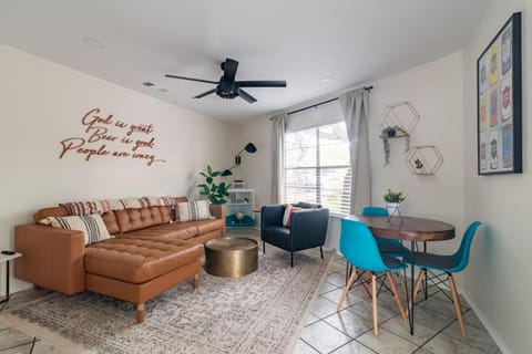 Living room, Seating area, Dining area, fireplace