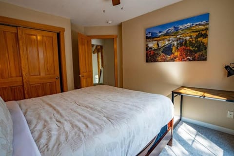 Serenity Skyline Lodge Maison in Colorado Springs