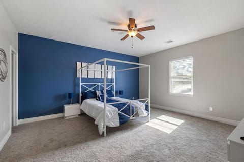Modern 6 Bedroom with Tons of Games Casa in Cloverleaf