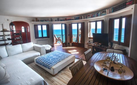 Living room, Dining area, Sea view