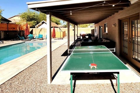 Mesa Oasis Private Pool Spacious! 10+ guests 7 Beds New, Great Location! House in Mesa
