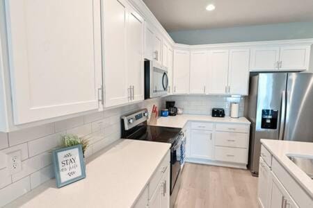 NEW BUILD Spacious Sleeps 10 Close to downtown House in Lincoln