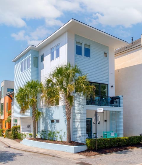 Happy Stays Mins to Park Circle Dtwn CHS Beach House in North Charleston
