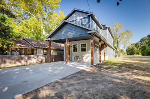 Pet-Friendly Tomball Home Walk to Main Street! Haus in Tomball