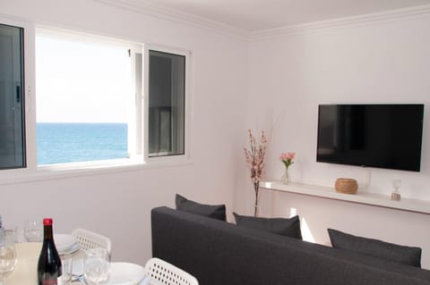 Natural landscape, TV and multimedia, Living room, Dining area, Sea view