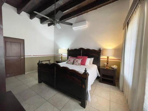 Gorgeous Downtown 4BR House with Jacuzzi & Firepit Maison in Todos Santos