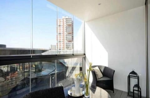 Ontario Point Flat only double bedroom Vacation rental in London Borough of Southwark