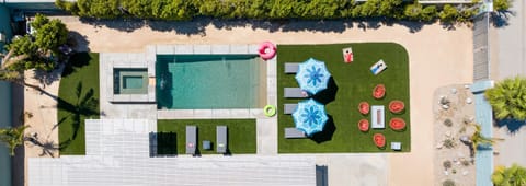 Garden, Hot Tub, View (from property/room), Swimming pool