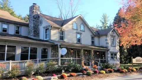 Woodfield Manor - A Sundance Vacations Property Hotel in Pocono Mountains