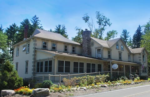 Woodfield Manor - A Sundance Vacations Property Hotel in Pocono Mountains