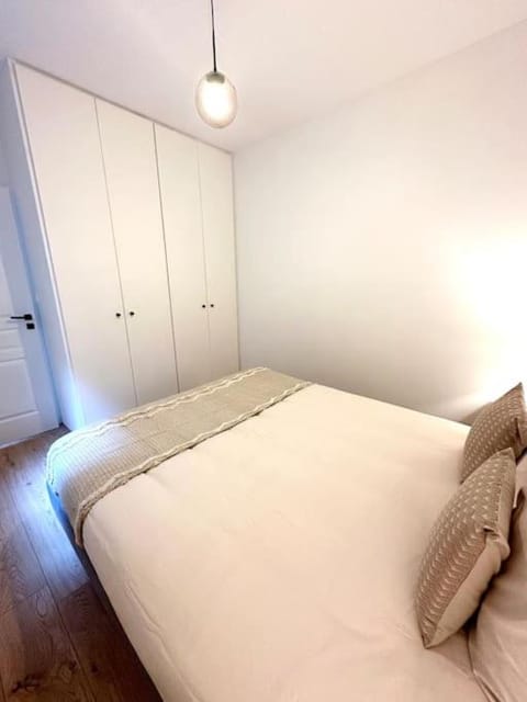 Hypercentre - FREE Parking - clim - wifi - Netflix Apartment in Fronsac