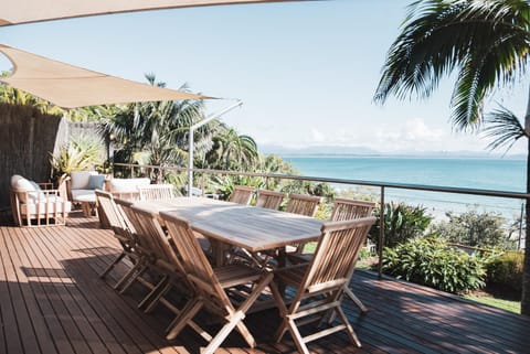 View (from property/room), Balcony/Terrace, Dining area, Sea view