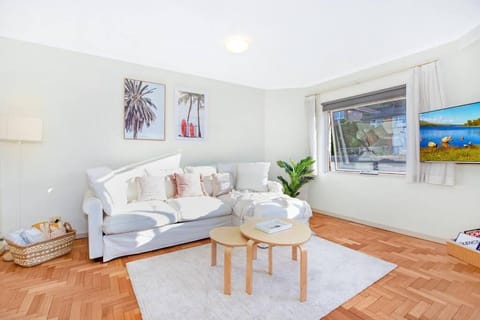 Perfect Manly Retreat with CAR SPOT and prime location Apartment in Manly