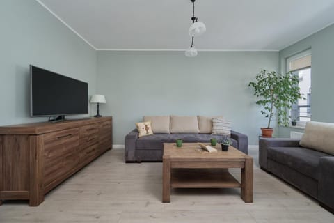 Elegant 1 Bedroom Apartment with Balcony in Wrocław by Renters Apartamento in Wroclaw