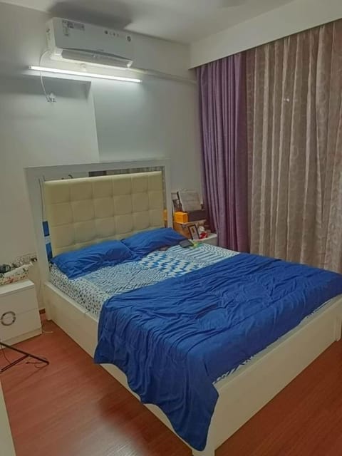 Photo of the whole room, Bedroom, air conditioner